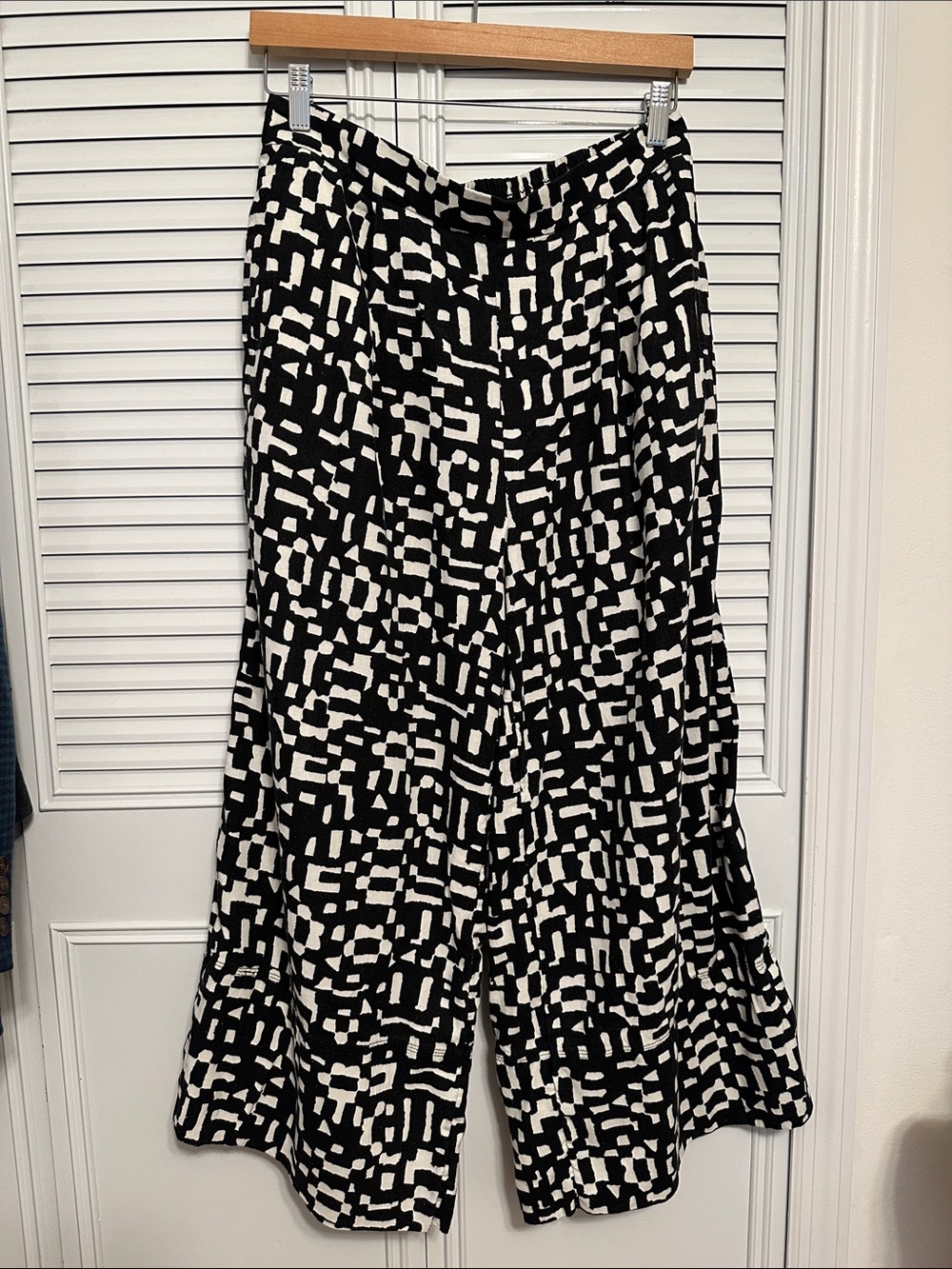 Banana Republic Factory Black & White Graphic Wide-Leg Pants